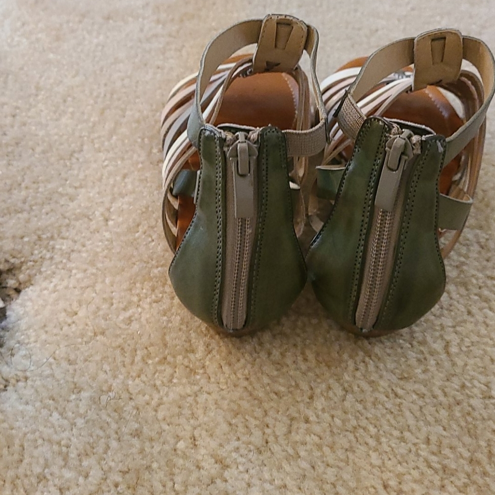 Accessories - Picture 3 of 3
